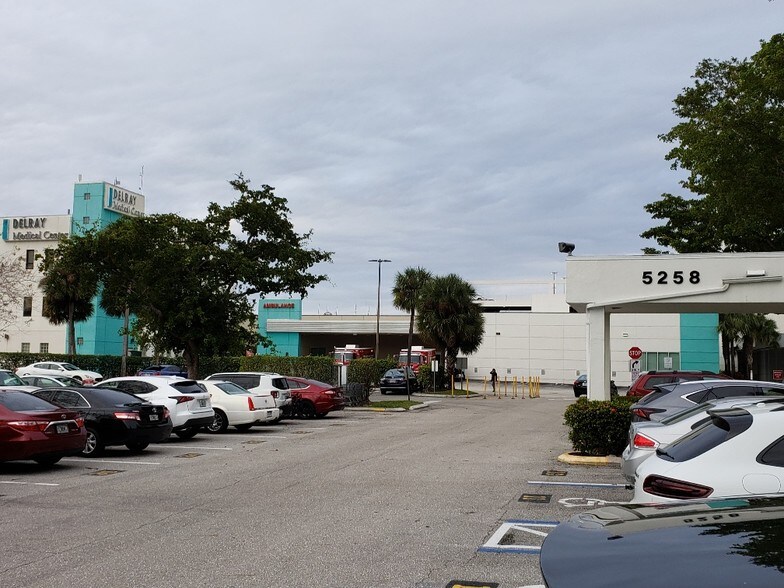 5258 W Linton Blvd, Delray Beach, FL 33484