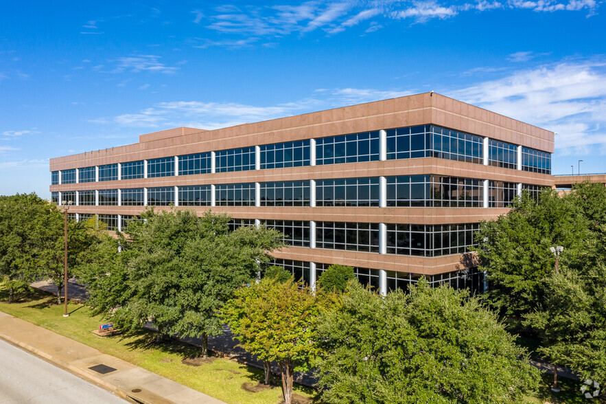 4800 Overton Dr, Fort Worth, TX for lease - Building Photo - Image 3 of 8