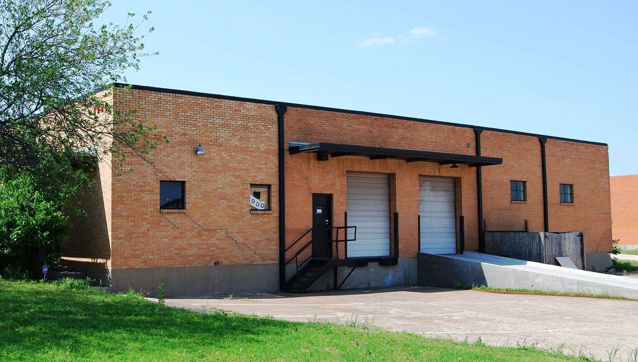 8900 Directors Row, Dallas, TX for sale Primary Photo- Image 1 of 1