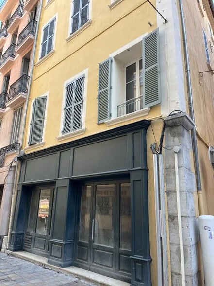 Retail in Toulon for lease - Building Photo - Image 2 of 7