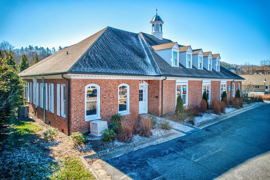 166 Doctors Dr, Boone, NC for lease - Building Photo - Image 1 of 23