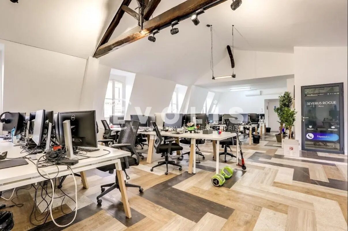 Office in Paris for lease Interior Photo- Image 1 of 3