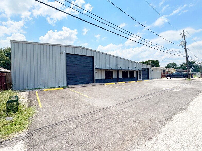 14006 Duncum St, Houston, TX for lease - Building Photo - Image 2 of 4