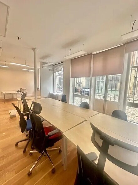 Office in Paris for lease - Building Photo - Image 3 of 12