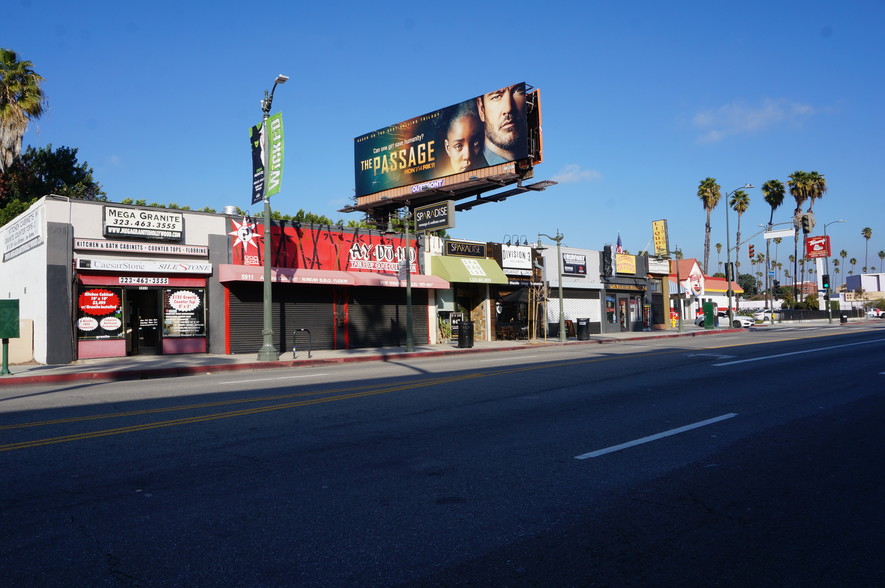 Hollywood Boulevard Restaurant, Los Angeles, CA for sale - Building Photo - Image 1 of 1