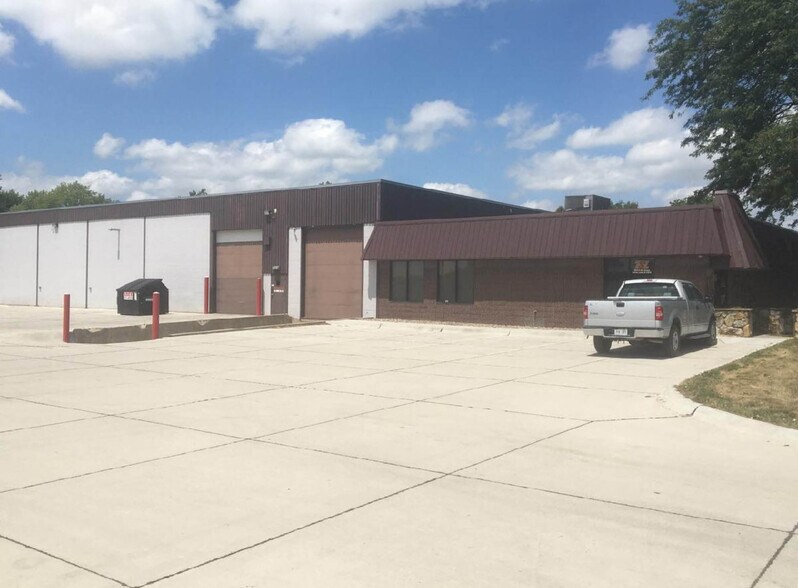 2614 N 5th St, Carter Lake, IA for sale - Building Photo - Image 1 of 1