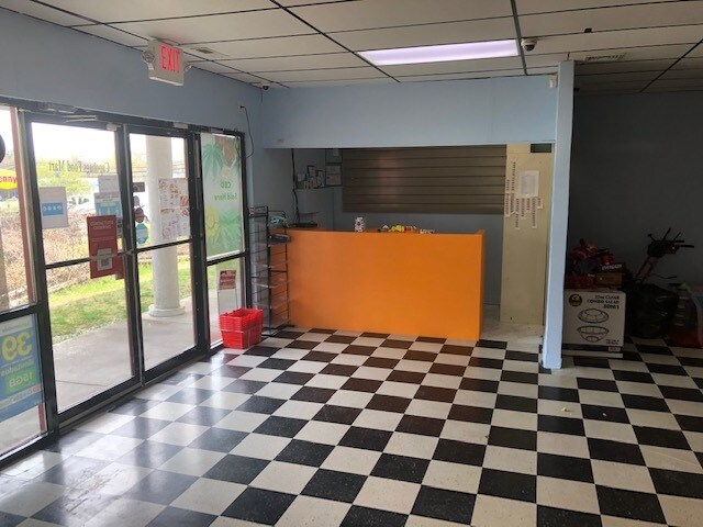 695 S Main St, Middletown, CT for sale Interior Photo- Image 1 of 1