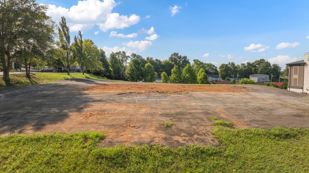 206 Wall St, Glasgow, KY for sale - Building Photo - Image 3 of 11