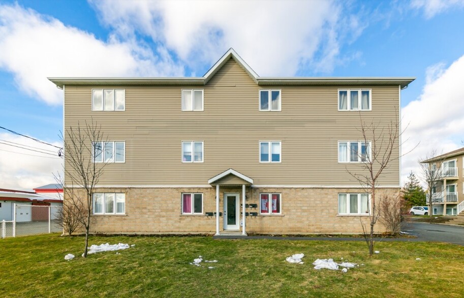 107-117 La Petite-Caroline, Rougemont, QC for sale - Primary Photo - Image 1 of 1