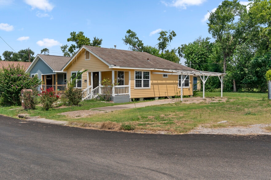2417 Lee St, Houston, TX for sale - Primary Photo - Image 1 of 6