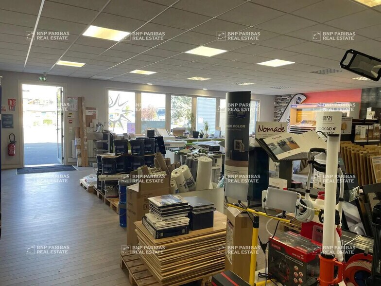 Flex in Ingré for lease - Building Photo - Image 2 of 7