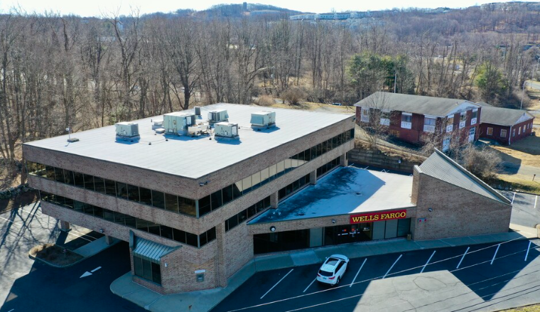 108 Mill Plain Rd, Danbury, CT for lease Building Photo- Image 1 of 3