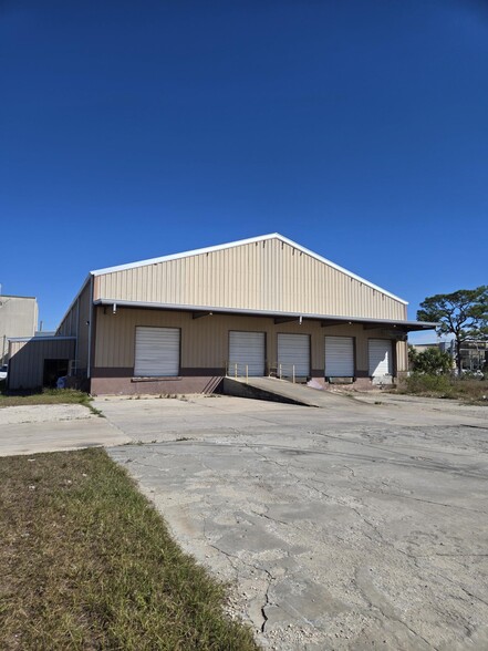 181-185 Sabre Dr, Sebring, FL for lease - Building Photo - Image 3 of 8