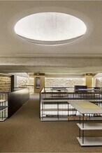 Office in Paris for lease Interior Photo- Image 2 of 23