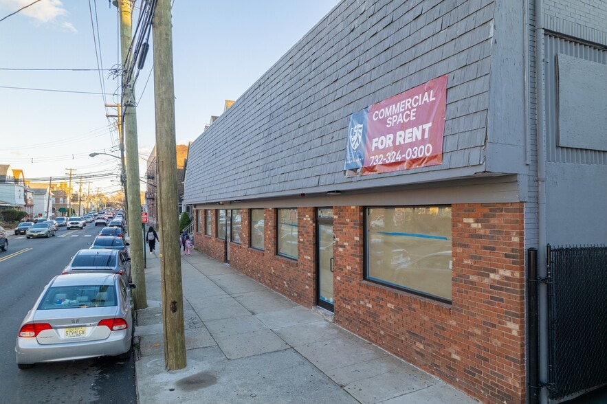 215 Market St, Perth Amboy, NJ for lease - Building Photo - Image 1 of 14