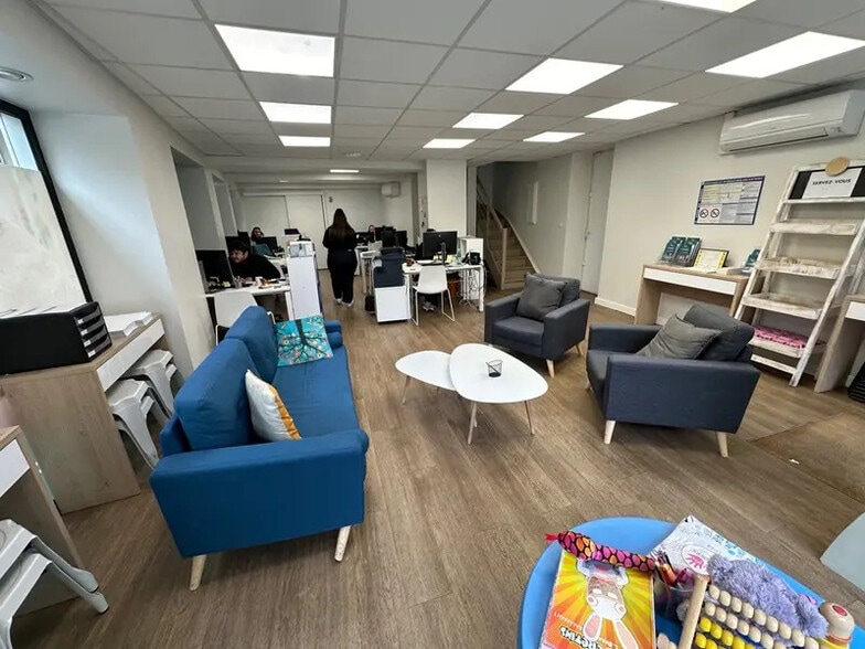 Retail in Lyon for lease - Building Photo - Image 2 of 9