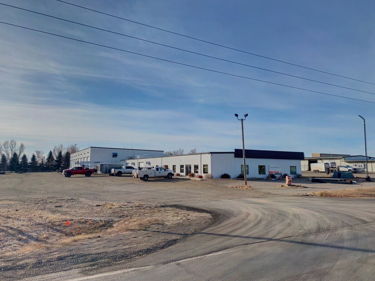 5615 Front St W, Williston, ND 58801