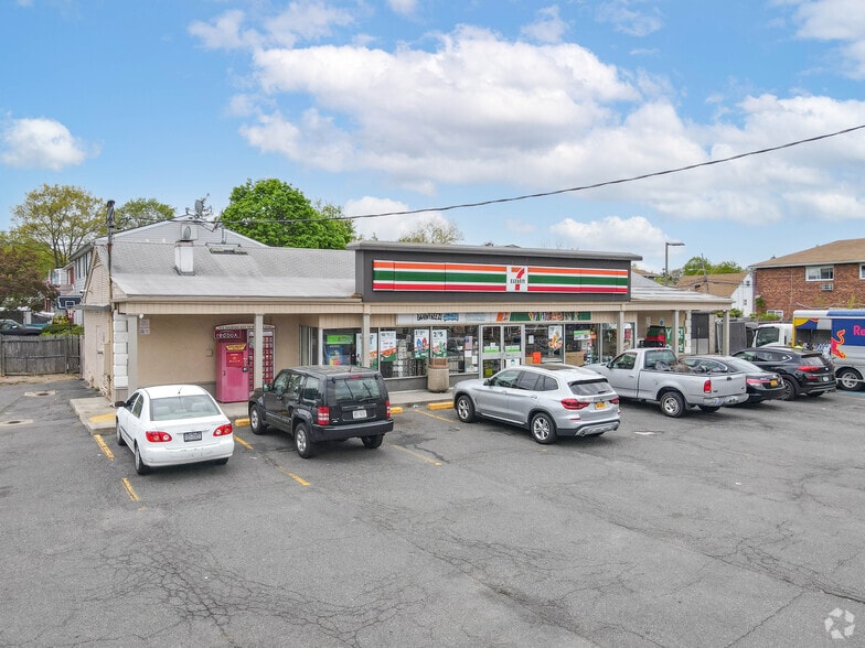1714 Newbridge Rd, North Bellmore, NY for sale - Building Photo - Image 1 of 1