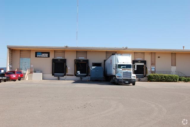 108-116 Slaton Rd, Lubbock, TX for sale - Primary Photo - Image 1 of 1