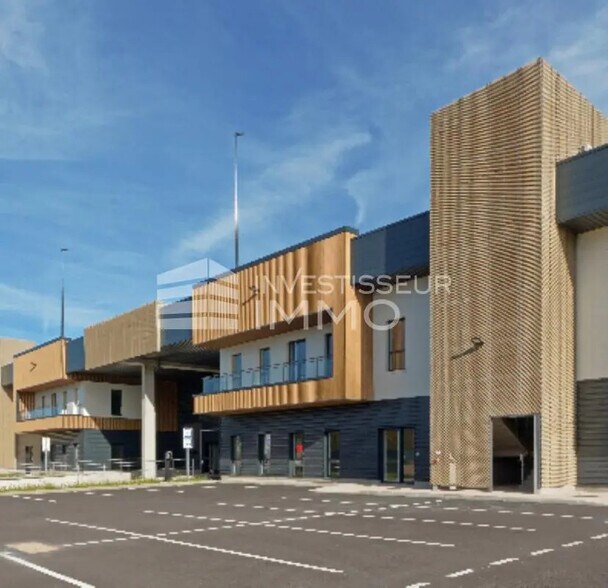 Flex in Élancourt for lease - Building Photo - Image 3 of 5