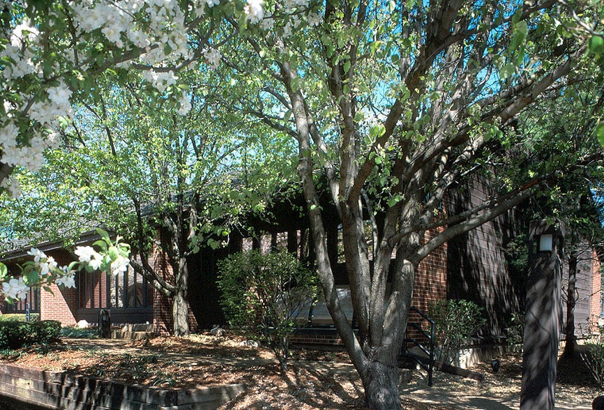 9 The Pines Ct, Creve Coeur, MO for sale - Building Photo - Image 3 of 13