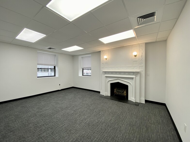 518 Rockaway Ave, Valley Stream, NY for lease - Interior Photo - Image 1 of 9