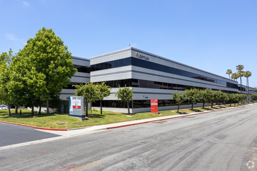 Airport Plaza portfolio of 2 properties for sale on LoopNet.com - Primary Photo - Image 2 of 2