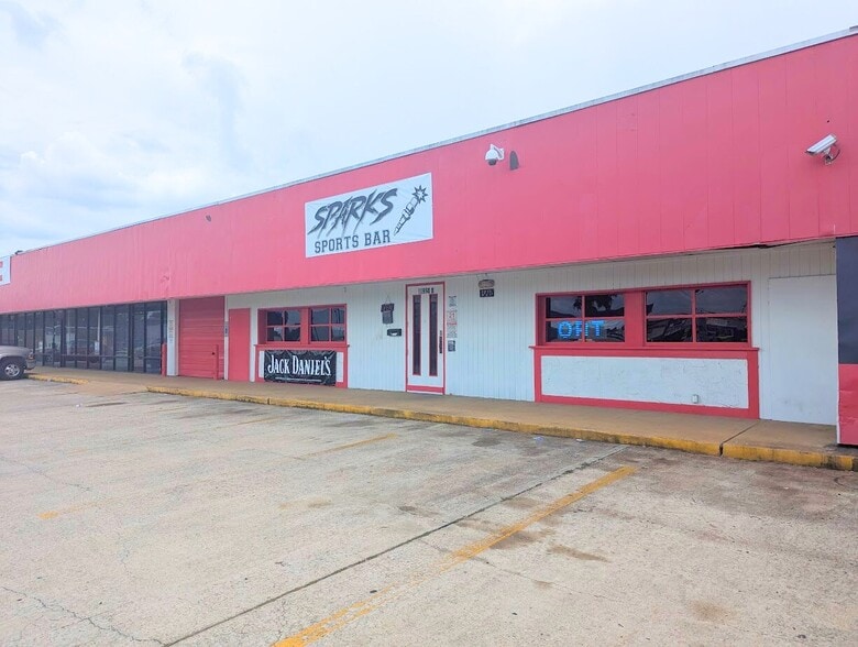 11950 Perry Rd, Houston, TX for lease - Building Photo - Image 3 of 7