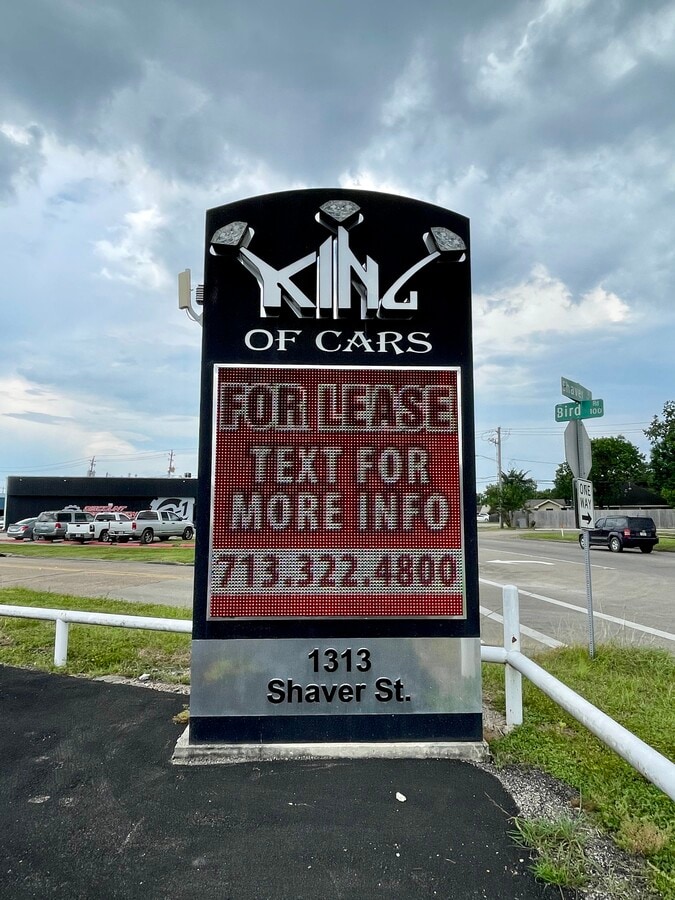 1313 Shaver St, Pasadena, TX 77502