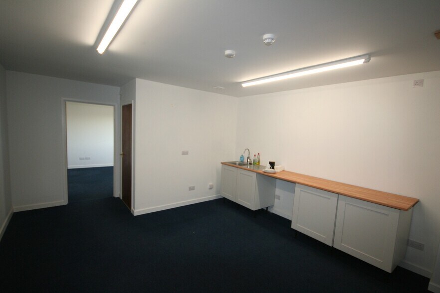 Centurion Way, Warminster for lease - Building Photo - Image 3 of 6