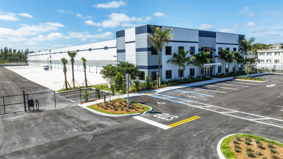 1525 M.L.K. Jr. Blvd, Riviera Beach, FL for lease - Building Photo - Image 1 of 4