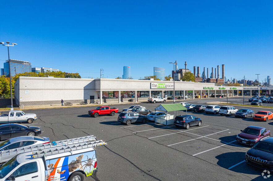 3021 Grays Ferry Ave, Philadelphia, PA for lease - Building Photo - Image 2 of 7