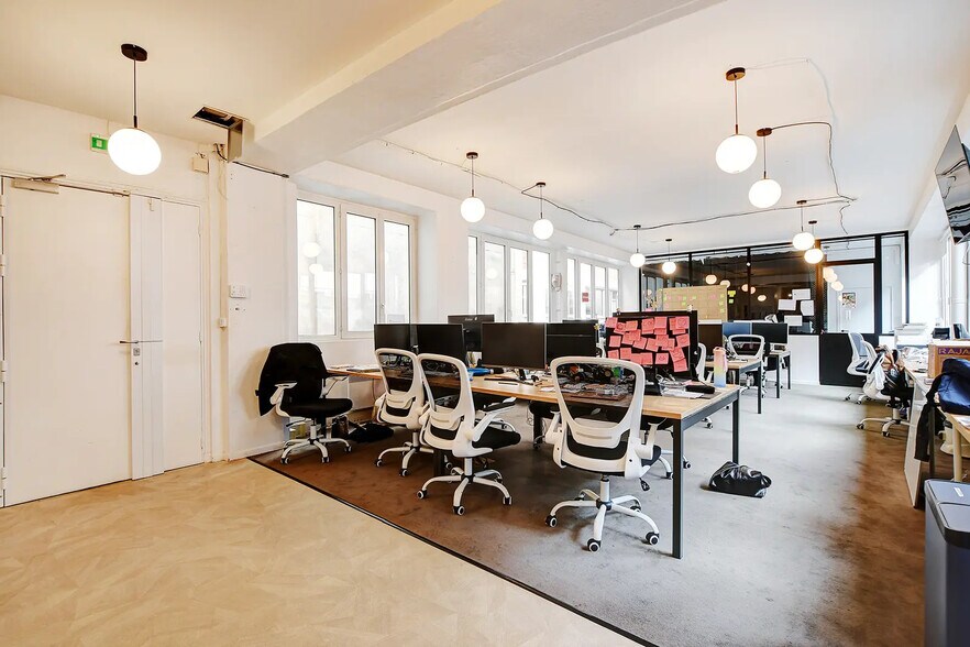 Office in Paris for lease - Interior Photo - Image 2 of 9