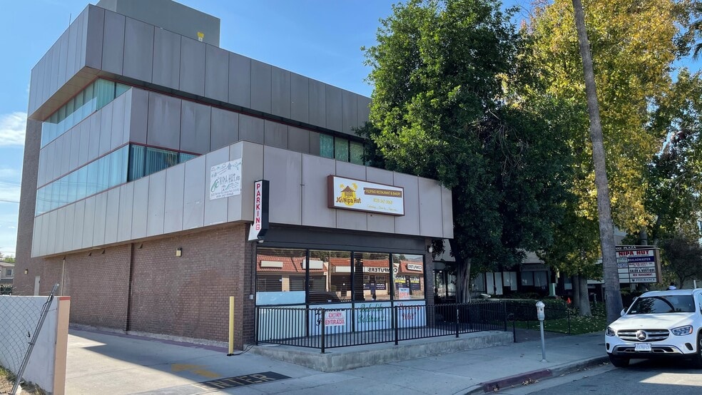 22122-22126 Sherman Way, Canoga Park, CA for lease - Building Photo - Image 3 of 5
