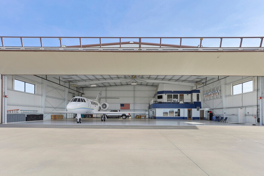 15809 Addison Rd, Addison, TX for sale - Building Photo - Image 1 of 1