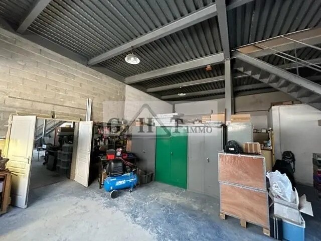 Industrial in Montreuil for sale Interior Photo- Image 1 of 11