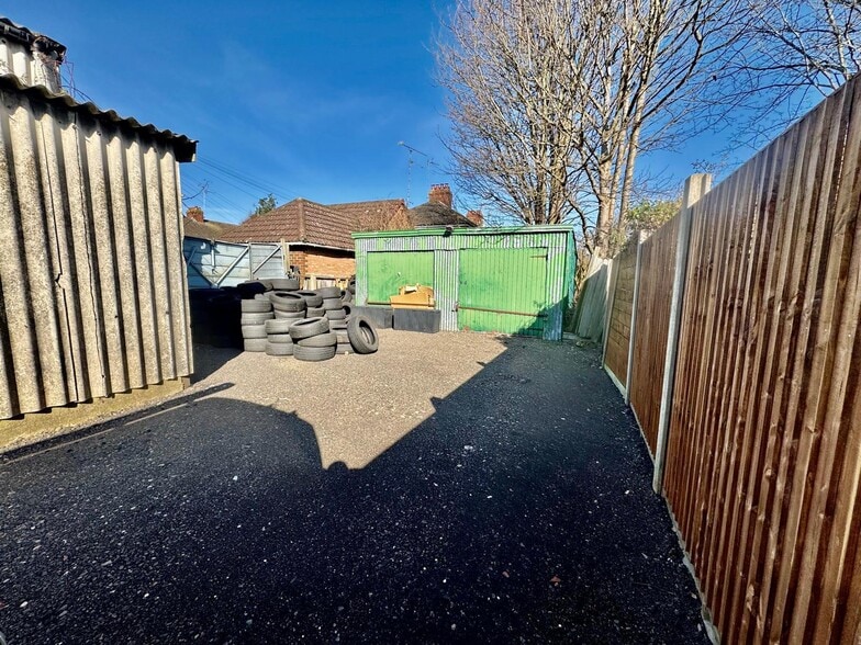 208-210 Toddington Rd, Luton for sale - Building Photo - Image 3 of 12