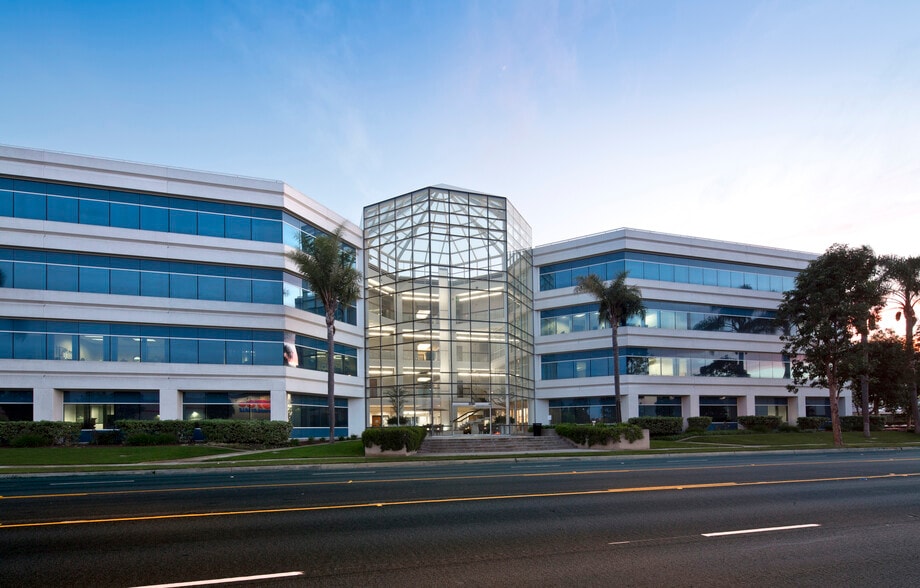 2780 Skypark Dr, Torrance, CA for lease - Building Photo - Image 3 of 13