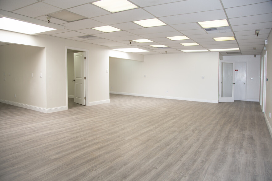 961 N Emerald Ave, Modesto, CA for lease - Interior Photo - Image 3 of 9