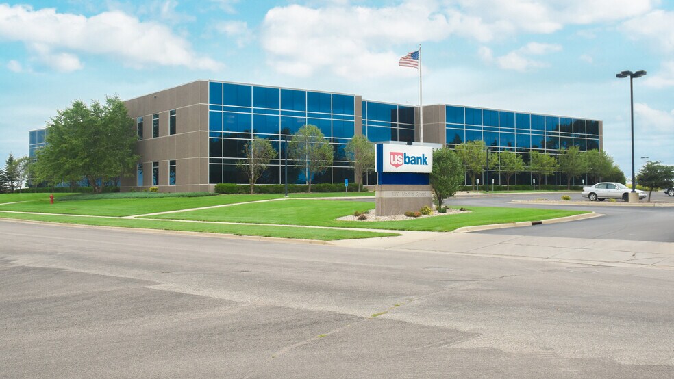 1310 Madrid St, Marshall, MN for sale - Primary Photo - Image 1 of 1