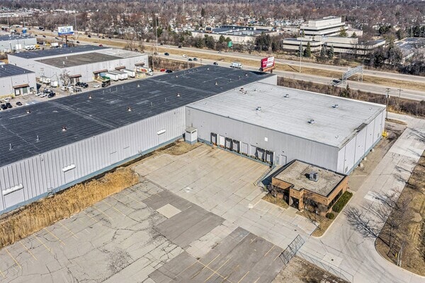 21010 Trolley Industrial Dr, Taylor, MI for lease - Building Photo - Image 1 of 2