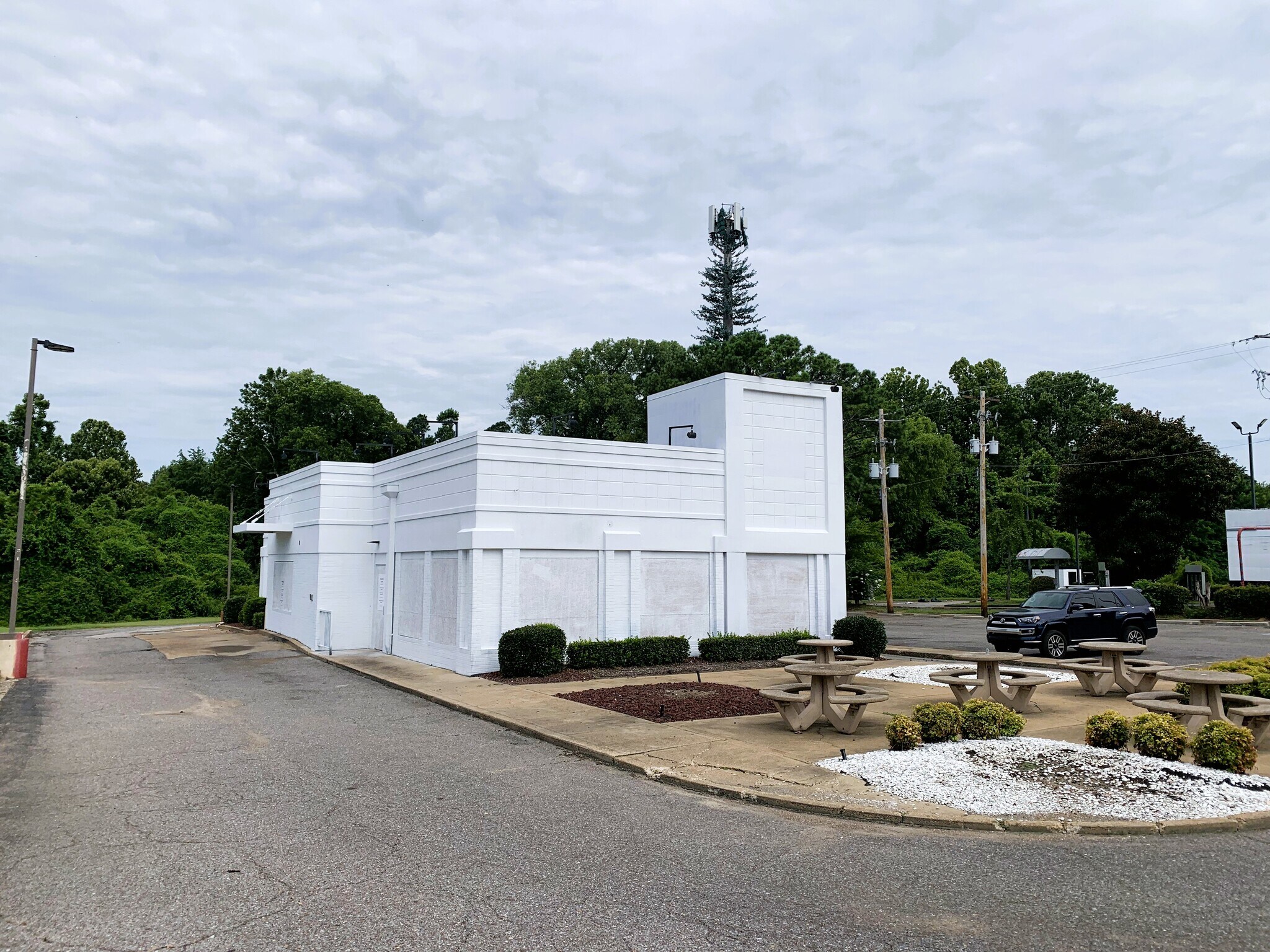 3623 Elvis Presley Blvd, Memphis, TN for lease Building Photo- Image 1 of 7