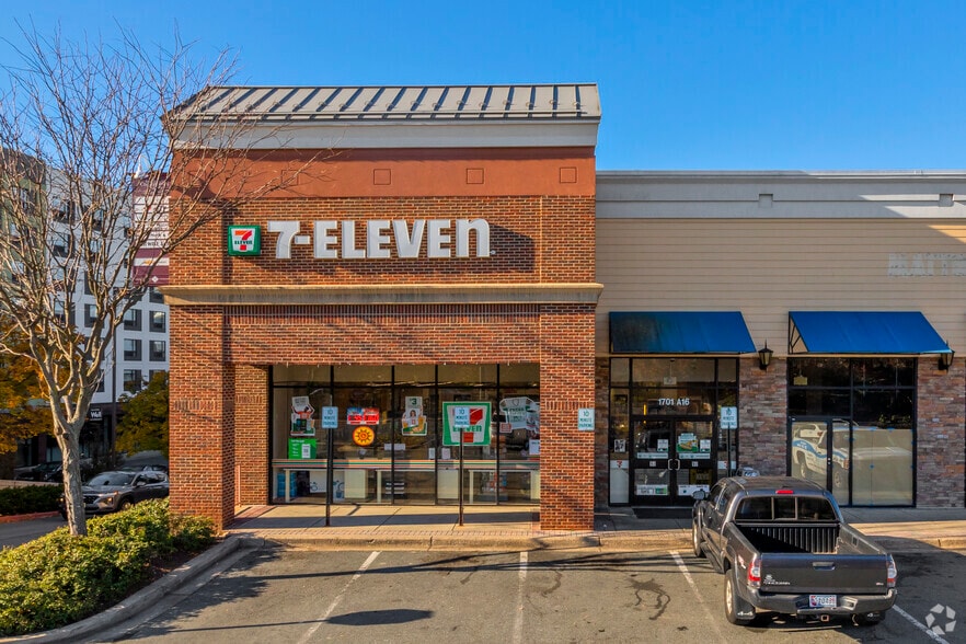 1701-1765 Rockville Pike, Rockville, MD for lease - Building Photo - Image 3 of 6