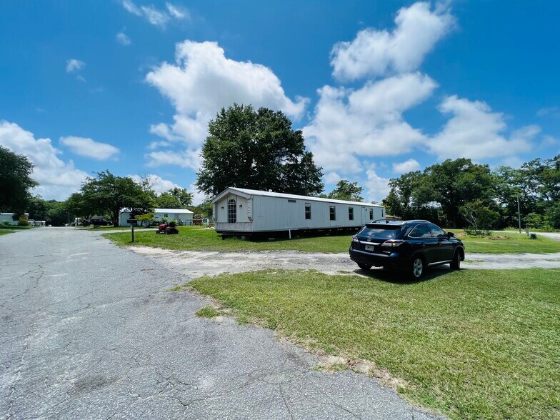 306 Rockhouse Rd E, Cordele, GA 31015 JDM Mobile Home Park