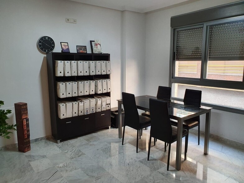 Calle Gómez Becerra, 27, Cáceres, Cáceres for lease - Building Photo - Image 1 of 2