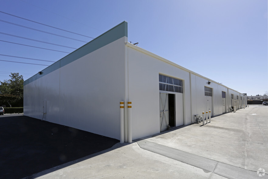 1501-1515 W Alton Ave, Santa Ana, CA for lease - Building Photo - Image 2 of 13