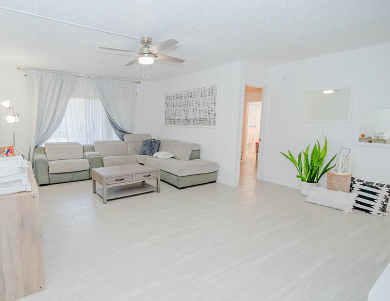 10120 NW 36th St, Coral Springs, FL for sale - Interior Photo - Image 3 of 20