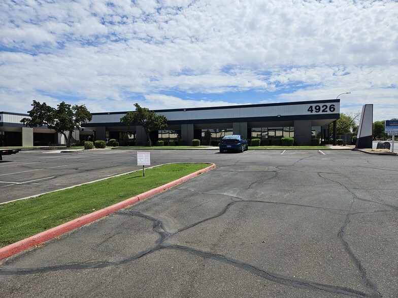 4926 E McDowell Rd, Phoenix, AZ for lease - Primary Photo - Image 1 of 1