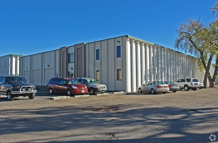 5740 Logan St, Denver, CO for lease - Primary Photo - Image 1 of 5