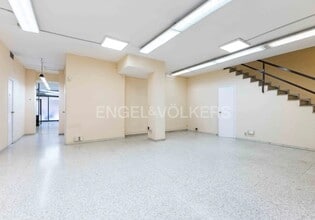 Retail in L'Hospitalet de Llobregat, Barcelona for lease Interior Photo- Image 2 of 5